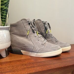 Sorel Wedge Suede Light Gray Boots Sneakers Woman Size 9